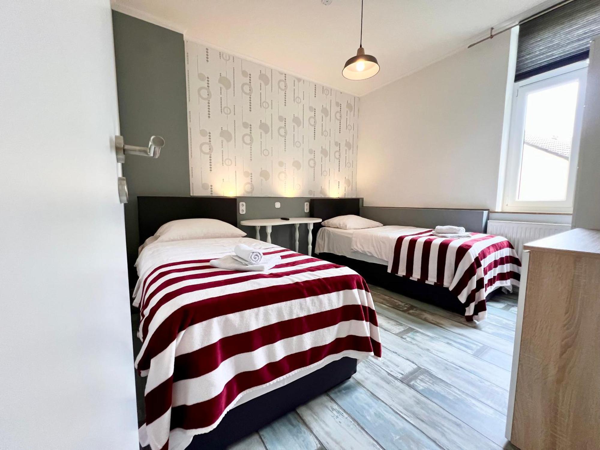 London Suite Fuer 4 Mit Kueche Und Wifi Essen Exterior foto